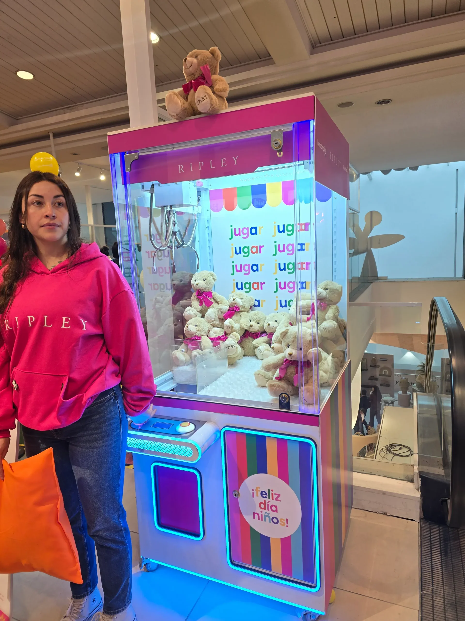 Atención al público en evento con peluchera