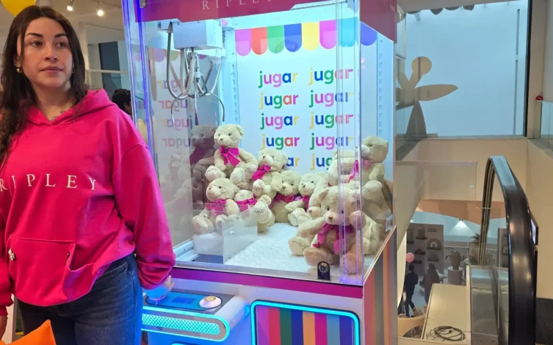 Peluchera personalizada Ripley para eventos corporativos con atencion al cliente